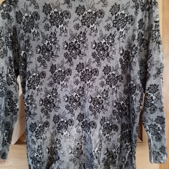 Blouse - Picture 2 of 2